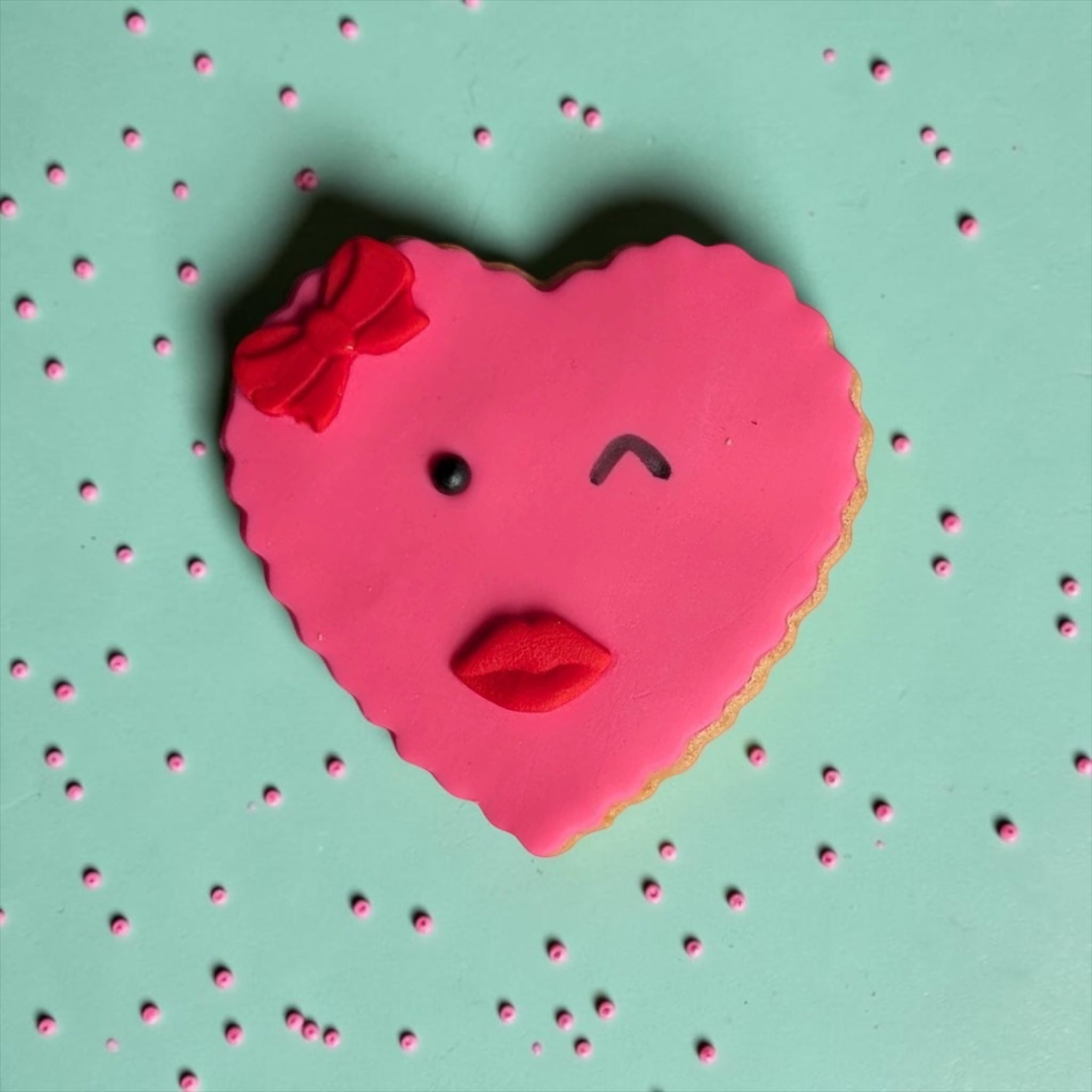 Sassy Heart – Sprinkles & Sparkles Single Sugar Cookie for Humans