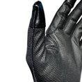 Load image into Gallery viewer, STRUCK Aero Veil Riding Glove
