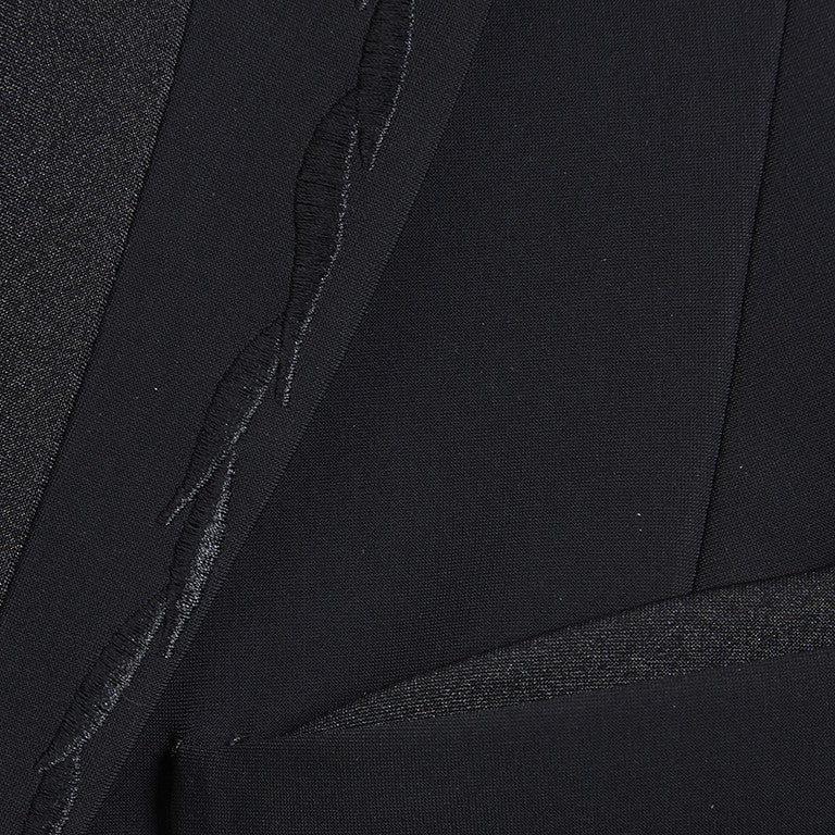 LOUISA_MATT_FLOWER_BLACK_TT_DETAIL[1]